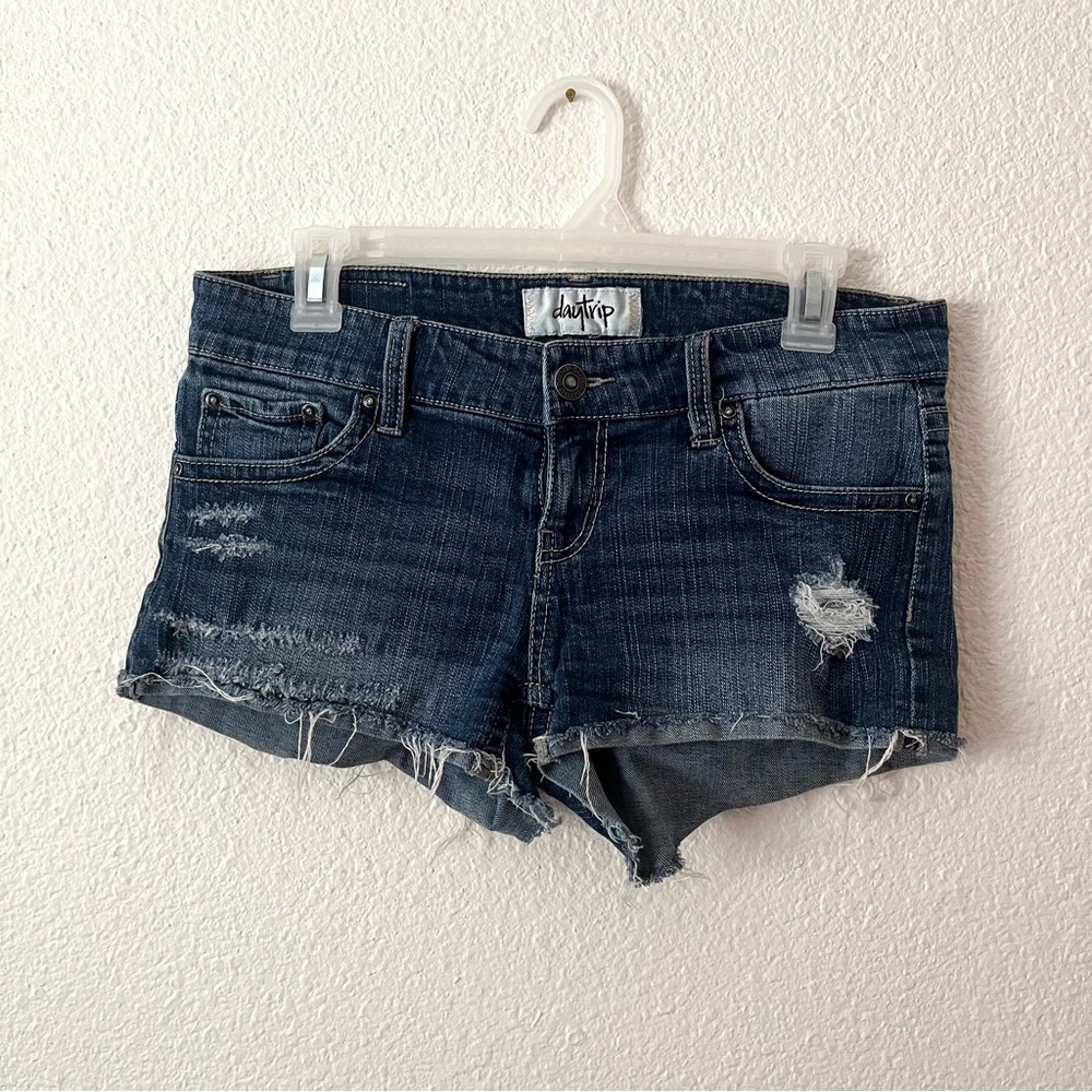 DayTrip  Gemini distressed denim shorts size 28